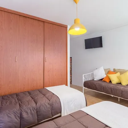 Clerigos Yellow House * Porto