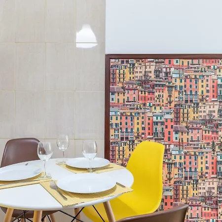 Clerigos Yellow House Apartment *