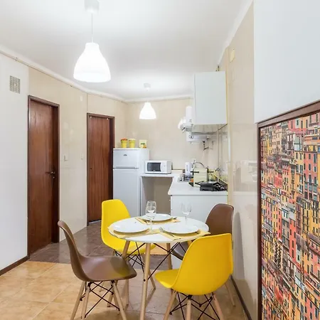 Clerigos Yellow House Apartment *