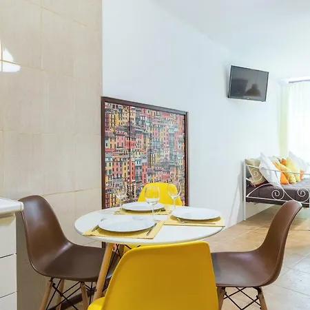 Apartment Clerigos Yellow House